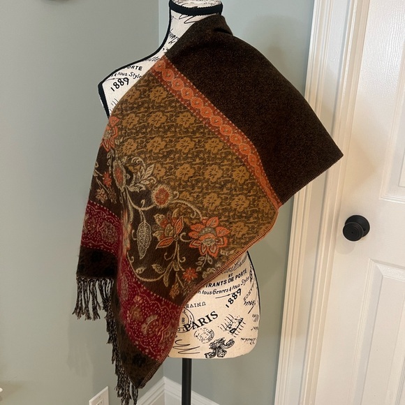 NWOT Large Brown and Orange Pattern Scarf with Fringe | OS - Picture 8 of 8